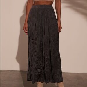 VICI SELAH PLISSE MAXI SKIRT